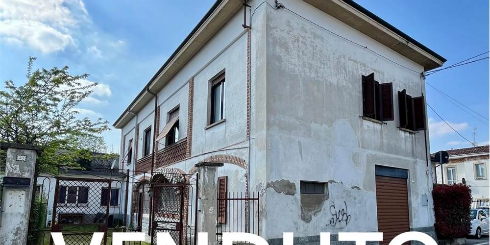 AMPIA PORZIONE DI CASA CON 2 APPARTAMENTI, GIARDIN