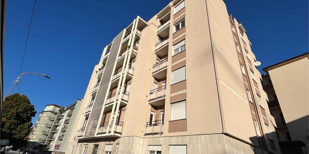 PIANO ALTO PANORAMICO AMPIO DUE LOCALI + SERVIZI