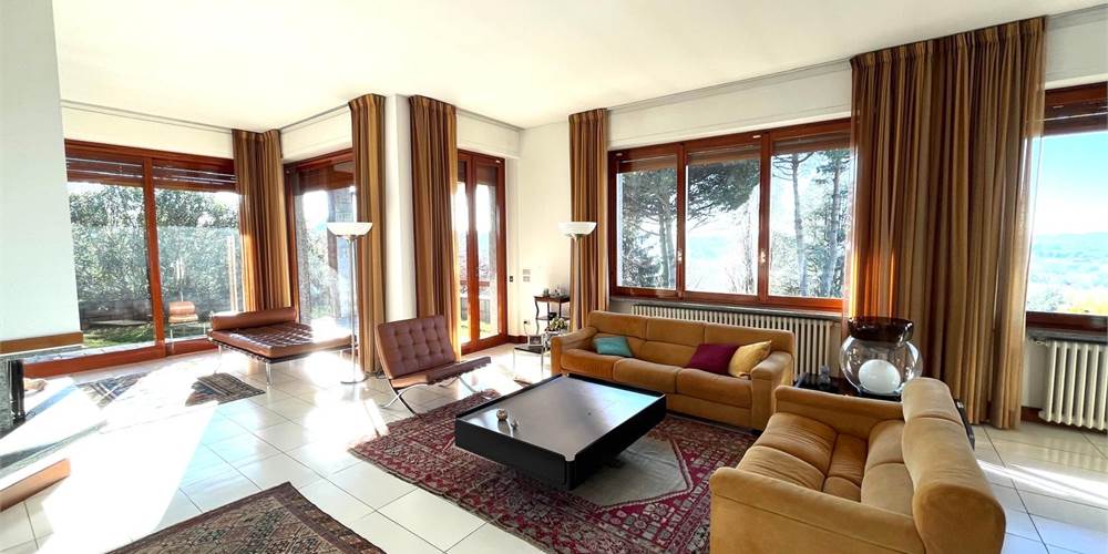 SIGNORILE ED ELEGANTE VILLA SINGOLA