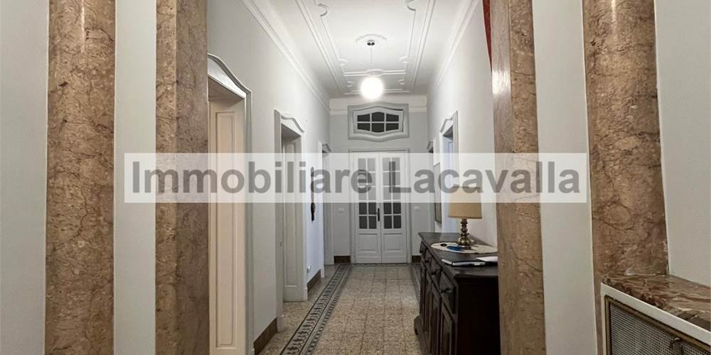 CENTRALISSIMO AMPIO TRILOCALE CON BOX